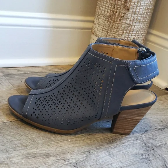 Naturalizer Tolan Sandal - Picture 7 of 14